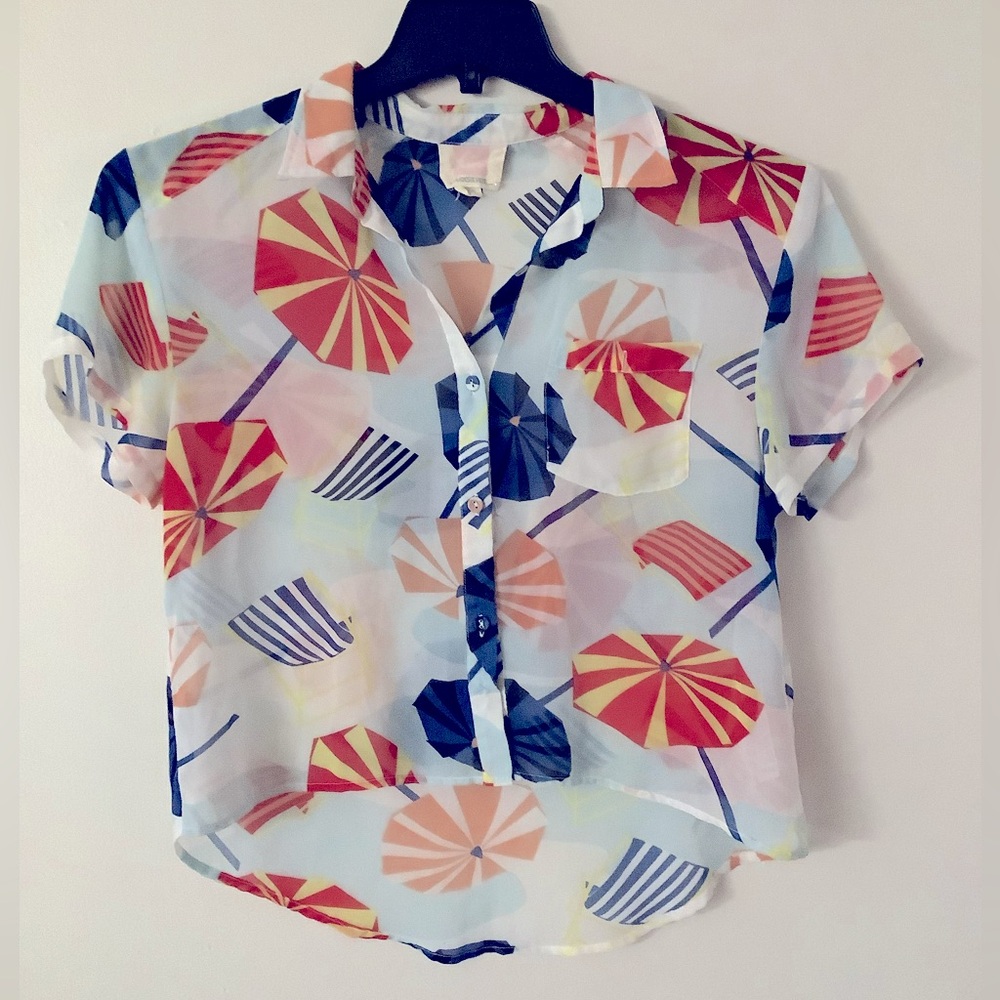 Quiksilver Red Blue Beach Umbrella’s Sheer Blouse Size M
PTP=19”
High/Low